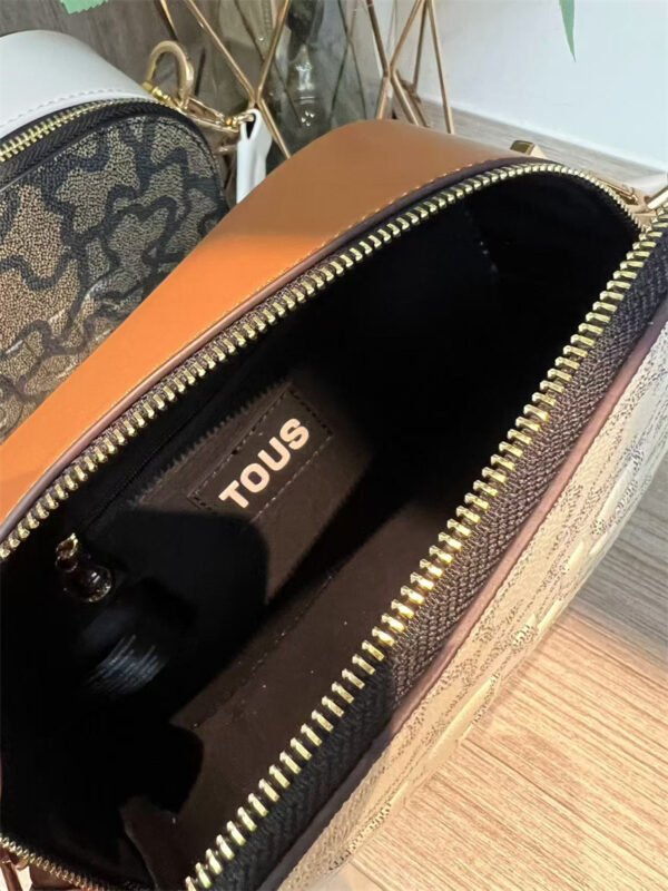 tous kaos messenger bag 62073 size 23-14-8cm