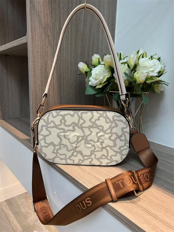 tous kaos messenger bag 62073 size 23-14-8cm