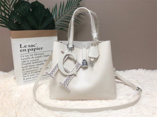 carolina herrera bag C195-1477S