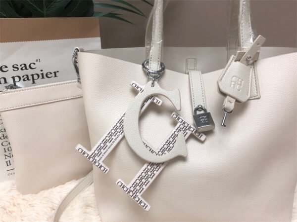 carolina herrera bag C195-1477S