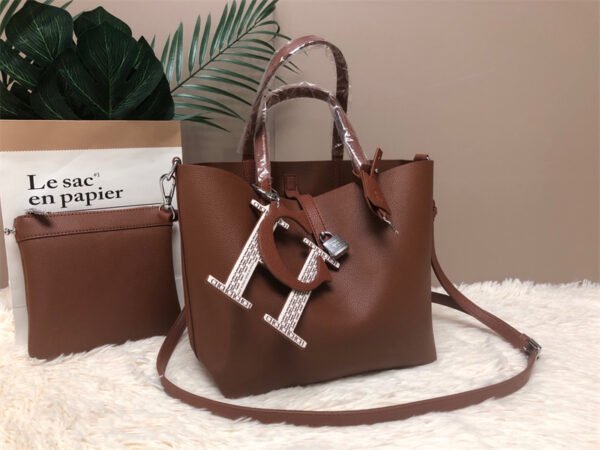 carolina herrera bag C195-1477S