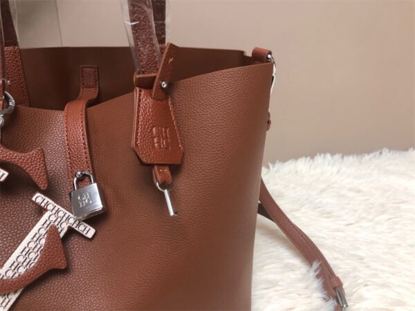 carolina herrera bag C195-1477S