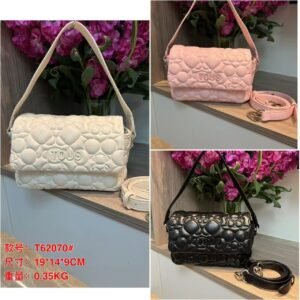 T62070 tous one shoulder bag