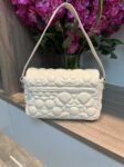 T62070 tous one shoulder bag