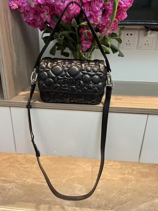 T62070 tous one shoulder bag