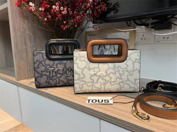 tous small bag 62031 size: 19-8.5-13cm